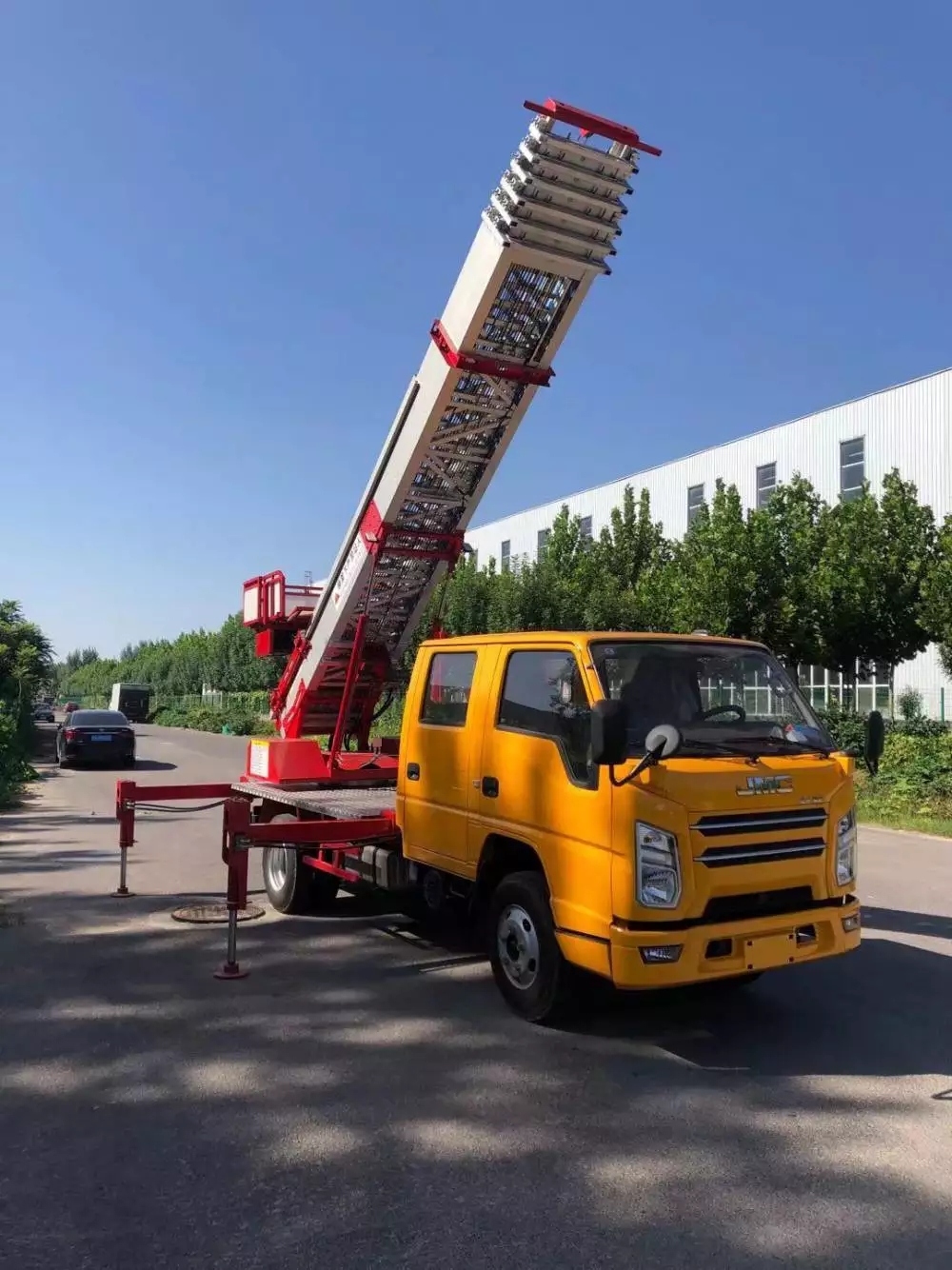 唐山丰南附近的云梯车出租服务：轻松解决高空作业需求