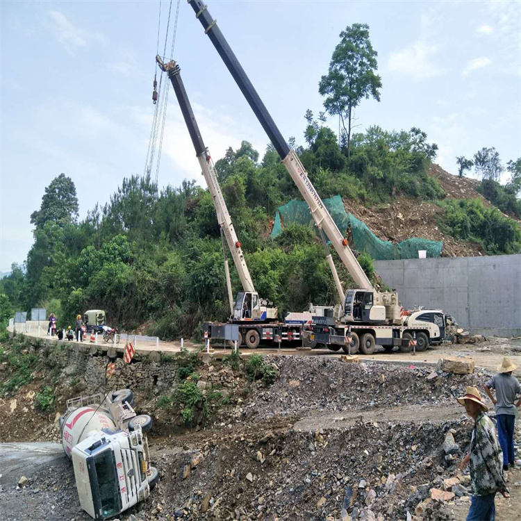 唐山丰南汽车掉沟里叫吊车救援要多少钱